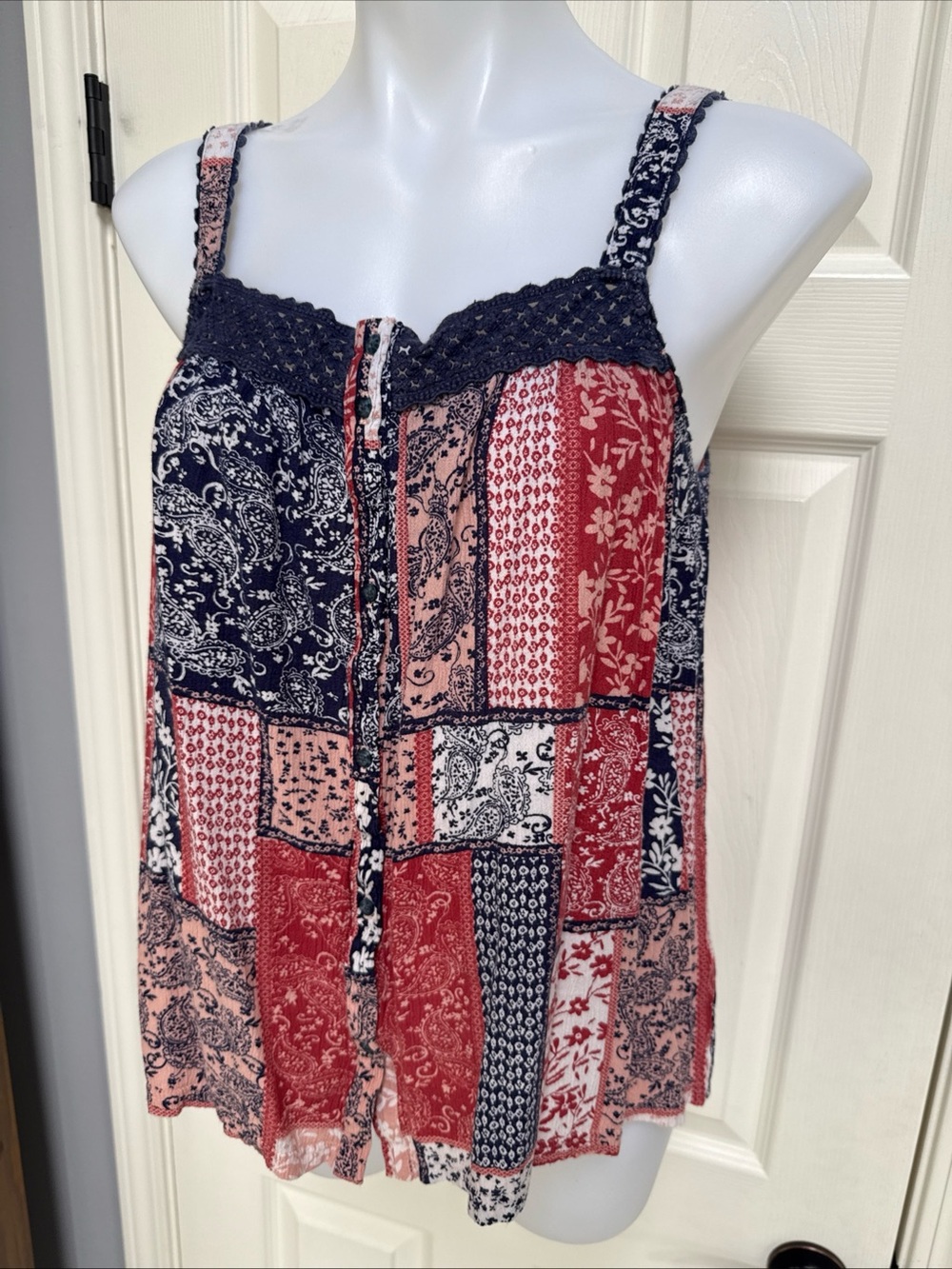 ARIAT Tank Top Womens Floral Paisley Lace Trim Flowy Boho Buttons sz M
